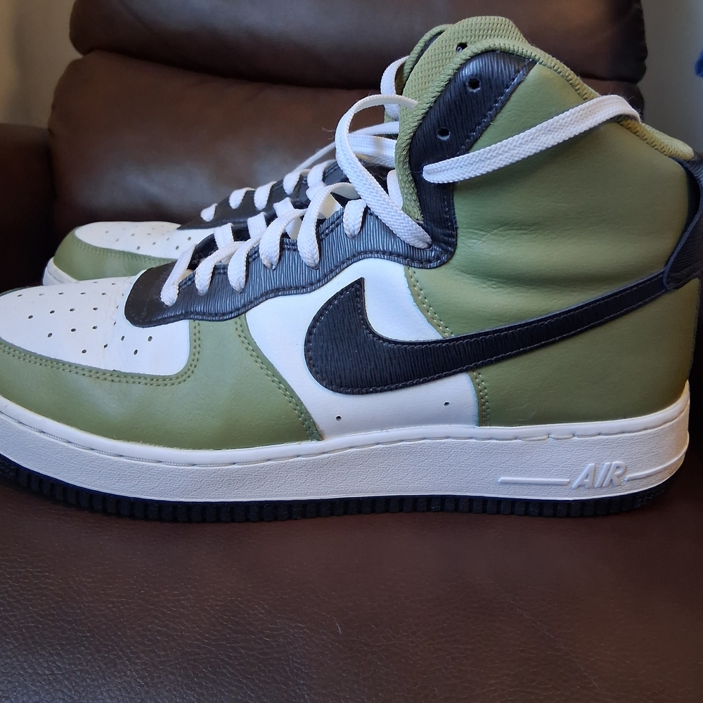 Nike Men's Olive and Black Sneakers